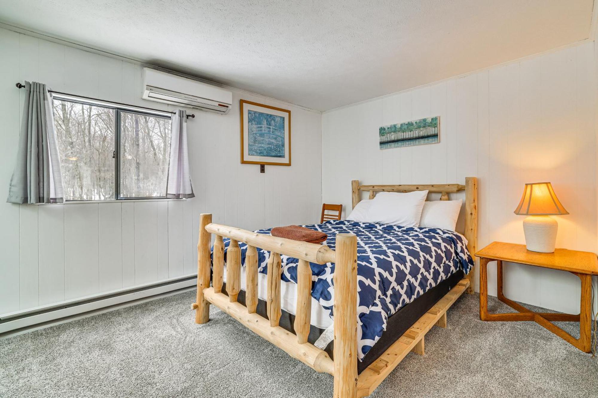 Holiday home Lakefront With Hot Tub 6 Mi To Resort!
